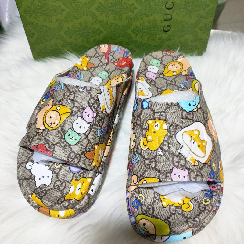G*u*i slippers